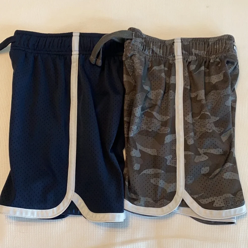 Oshkosh boys Mesh shorts size 5 bundle with 2